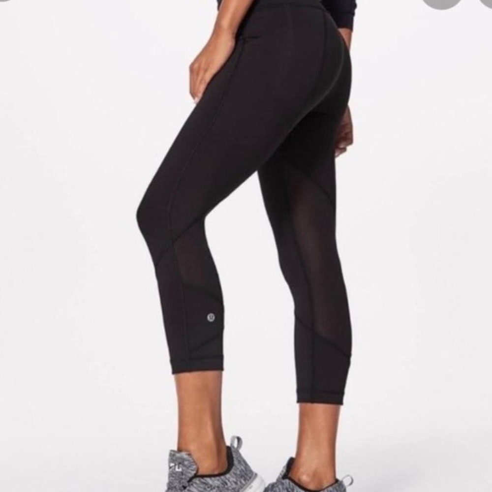 Lululemon size 4 mesh cropped leggings